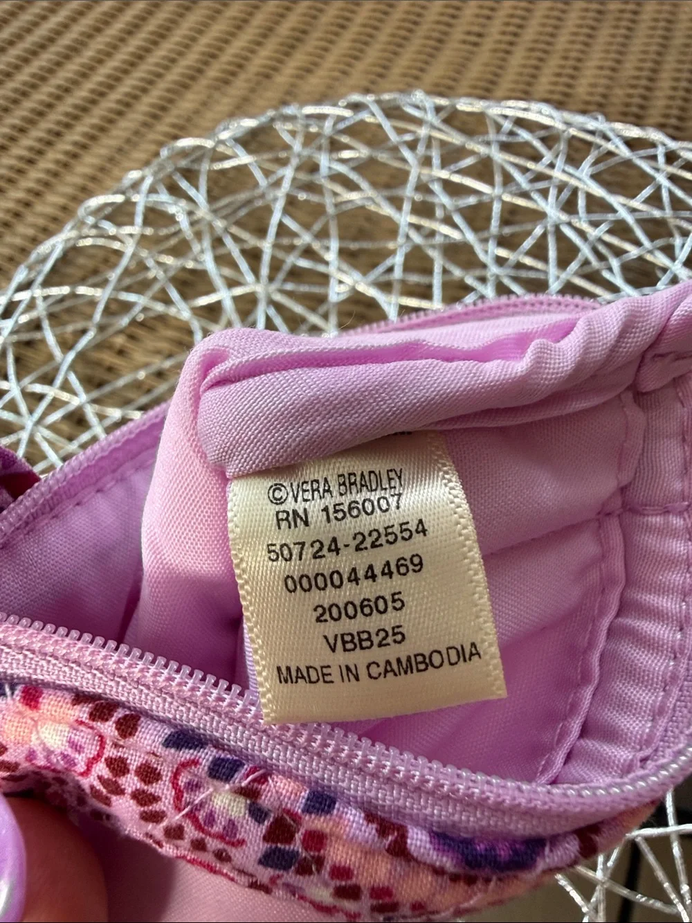 NWT Vera Bradley Outlet Zip ID Case in the Lavender Medallion pattern - cotton - Picture 7 of 7